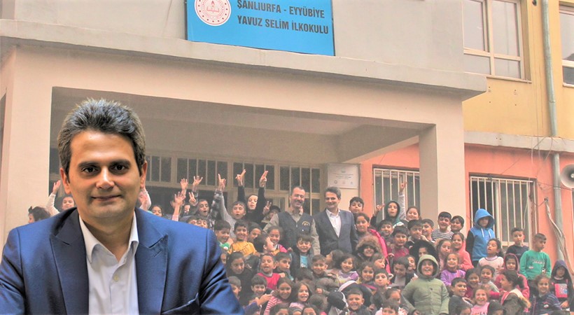 İlkokula başladığı okulun şimdi müdürü
