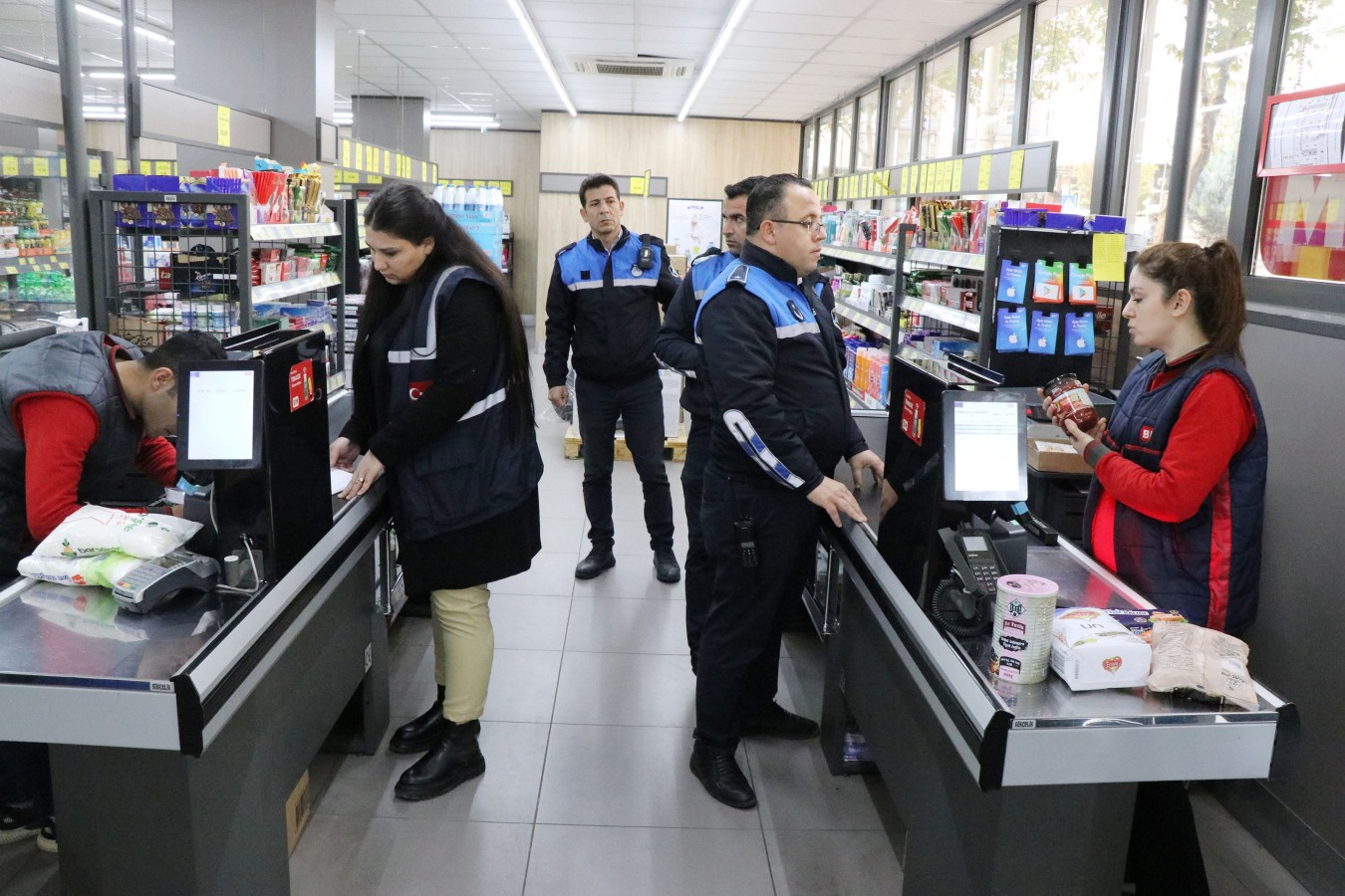 Haliliye’de haksız kazanç sağlayan markete cezai işlem