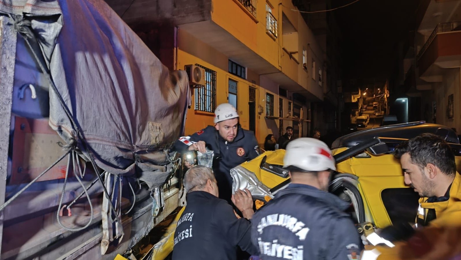 Eyyübiye'de gece yarısı tır kazası